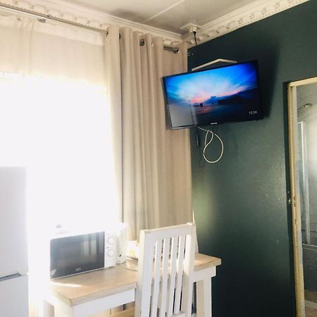 Mavi Guest House Източен Лондон Екстериор снимка